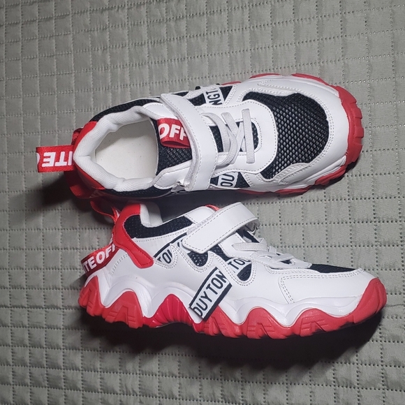 Sneakers - Picture 3 of 4